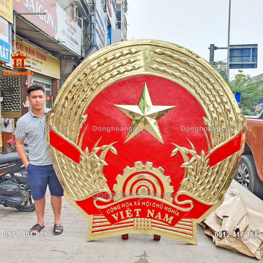 Quốc huy Việt Nam bằng đồng được khách hàng yêu cầu chế tác